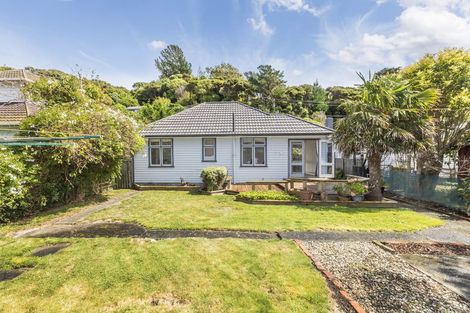 Photo of property in 64 Airlie Road, Plimmerton, Porirua, 5026