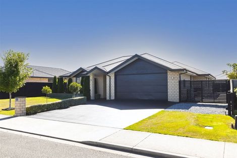Photo of property in 32 Sequoia Way, Rangiora, 7400