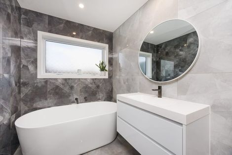 Photo of property in 37 Vaucluse Heights, Fitzherbert, Palmerston North, 4410