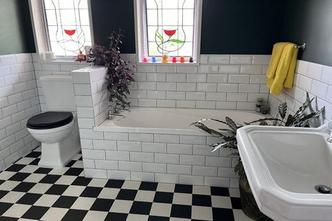 Photo of property in 1/50 Saint Andrews Square, Strowan, Christchurch, 8052