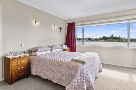 Photo of property in 19 Kinder Street, Acacia Bay, Taupo, 3330