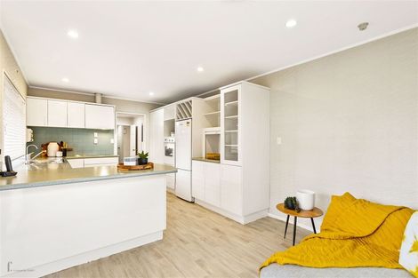 Photo of property in 10 Suncrest Drive, West Harbour, Auckland, 0618