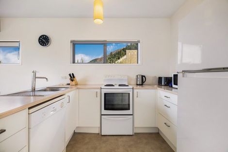 Photo of property in 129a Wynyard Crescent, Fernhill, Queenstown, 9300