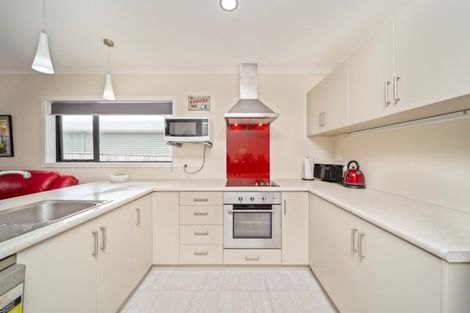 Photo of property in 2/241 Omata Road, Spotswood, New Plymouth, 4310