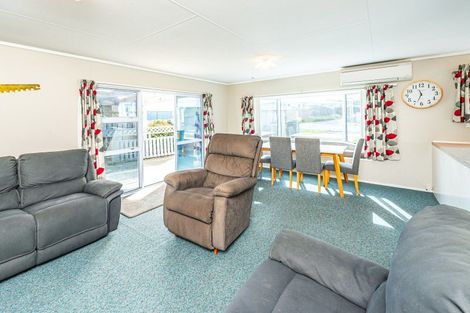 Photo of property in 25 Nukumaru Parade, Waiinu Beach, Whanganui, 4588