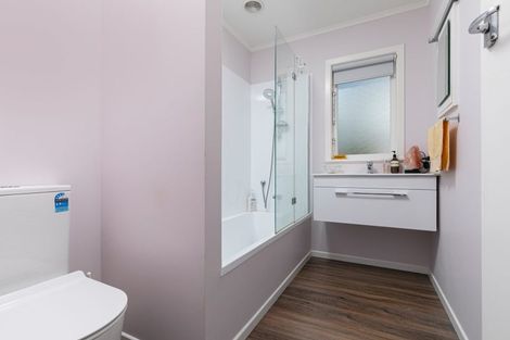 Photo of property in 13b Humphrey Kemp Avenue, Henderson, Auckland, 0612