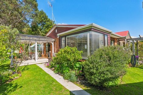 Photo of property in 31 Walton Avenue, Waikanae, 5036