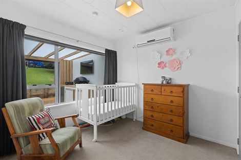 Photo of property in 16 William Hadlow Place, Hatfields Beach, Orewa, 0931