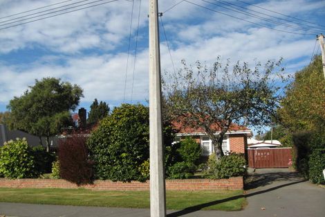 Photo of property in 16 Plynlimon Road, Fendalton, Christchurch, 8052