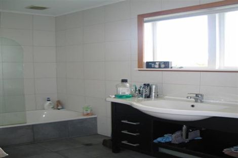 Photo of property in 126 Flanshaw Road, Te Atatu South, Auckland, 0610