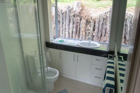 Photo of property in 14 Manahi Avenue, Kawaha Point, Rotorua, 3010