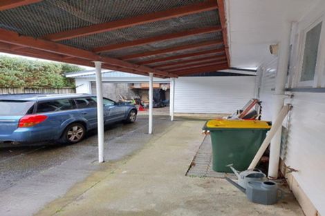 Photo of property in 8 Riversdale Drive, Merrilands, New Plymouth, 4312