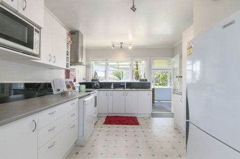 Photo of property in 160 Wainuiomata Road, Wainuiomata, Lower Hutt, 5014