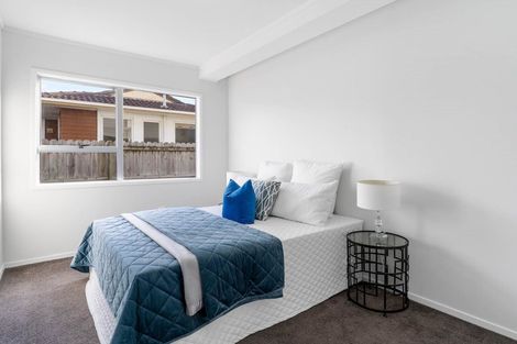 Photo of property in 35 Reelick Avenue, Pakuranga Heights, Auckland, 2010