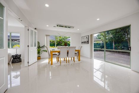 Photo of property in 16 Cumbrian Place, Conifer Grove, Takanini, 2112