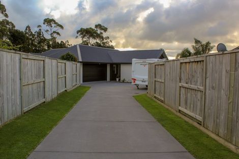 Photo of property in 18 Charlotte Drive, Omokoroa, 3114
