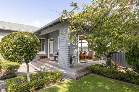 Photo of property in 12 Havelock Road, Hospital Hill, Napier, 4110