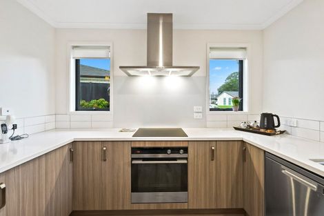 Photo of property in 18 Sycamore Drive, Sunnynook, Auckland, 0620