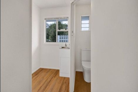 Photo of property in 5 Nikau Street, Inglewood, 4330