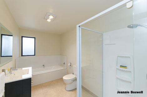 Photo of property in 26 Silkwood Place, Fitzherbert, Palmerston North, 4410