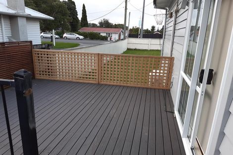 Photo of property in 1/206 Onewa Road, Birkenhead, Auckland, 0626