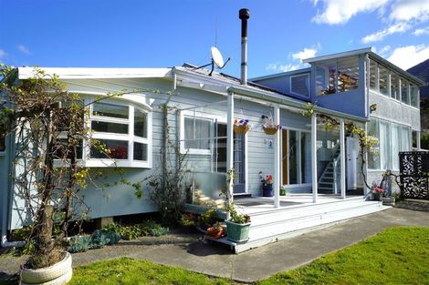 Photo of property in 6 Durham Street, Picton, 7220