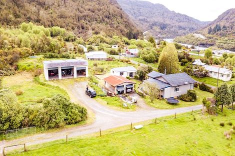 Photo of property in 14 Oxford Street, Taylorville, Greymouth, 7805