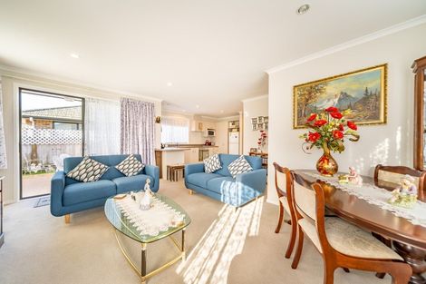 Photo of property in 2 Hay Street, Ebdentown, Upper Hutt, 5018