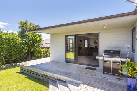 Photo of property in 7 Adrian Grove, Waikanae Beach, Waikanae, 5036