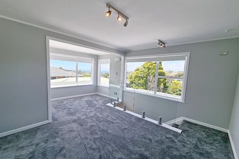 Photo of property in 92 Browns Bay Road, Rothesay Bay, Auckland, 0630
