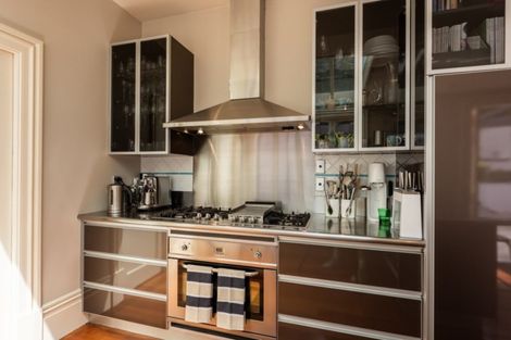 Photo of property in 29 The Crescent, Roseneath, Wellington, 6011