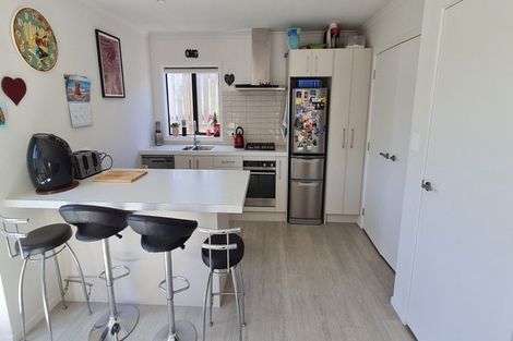 Photo of property in 10/9 Surrey Street, Tawa, Wellington, 5028