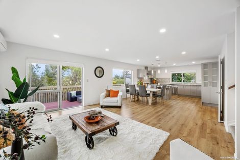 Photo of property in 2/63 Pupuke Road, Birkenhead, Auckland, 0627