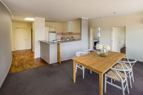 Photo of property in 17 Kent Terrace - Kent Apartments, 7e/16 Kent Terrace, Mount Victoria, Wellington, 6011