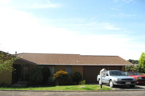 Photo of property in 16 Caledonia Place, Highlands Park, New Plymouth, 4312