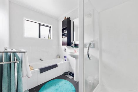 Photo of property in 11 Sumich Place, West Harbour, Auckland, 0618