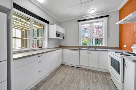 Photo of property in 72 Broadway, Waitara, 4320