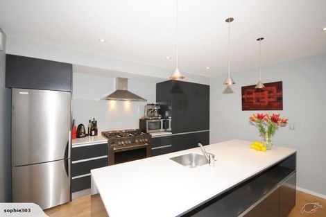 Photo of property in 128 Holly Road, St Albans, Christchurch, 8014