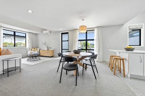 Photo of property in 1/176 Mcleod Road, Te Atatu South, Auckland, 0610