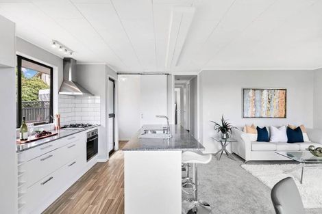 Photo of property in 9 Elizabeth Drive, West Harbour, Auckland, 0618