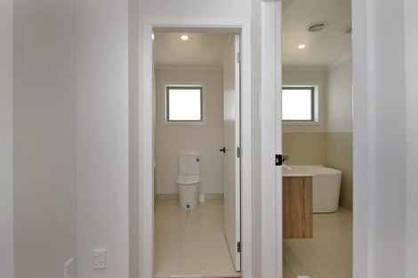 Photo of property in 19 Bendigo Grove, Newlands, Wellington, 6037