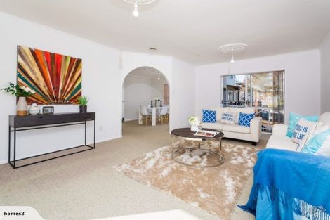 Photo of property in 1/71 Browns Bay Road, Browns Bay, Auckland, 0630