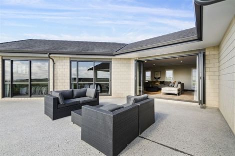 Photo of property in 80 Ewen Place, Karaka, Papakura, 2580