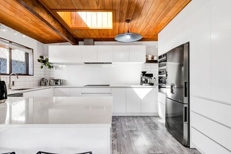 Photo of property in 76a Paynters Avenue, Strandon, New Plymouth, 4312