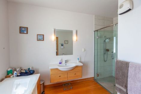 Photo of property in 5 Chilton Road, Hospital Hill, Napier, 4110