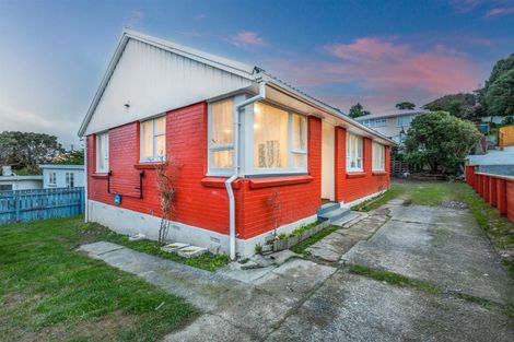Photo of property in 8 Takapuwahia Drive, Takapuwahia, Porirua, 5022