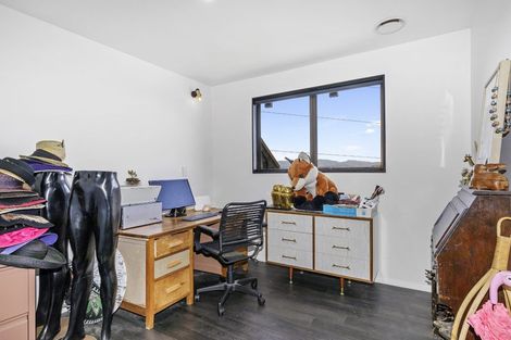 Photo of property in 95 Sweetacres Drive, Belmont, Lower Hutt, 5010