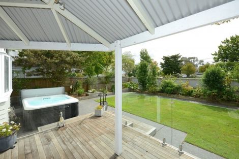 Photo of property in 124 Purchas Street, Edgeware, Christchurch, 8013