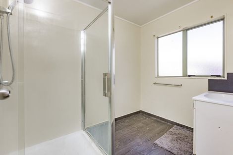 Photo of property in 4/8 Eulogy Place, Randwick Park, Auckland, 2105
