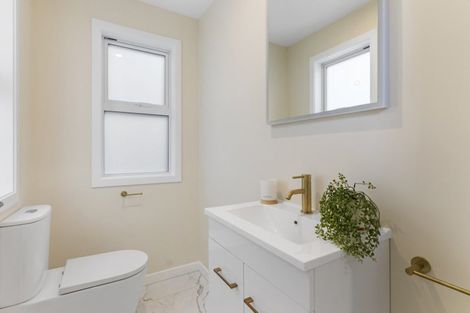 Photo of property in 1 Pinnacle Street, Seatoun, Wellington, 6022